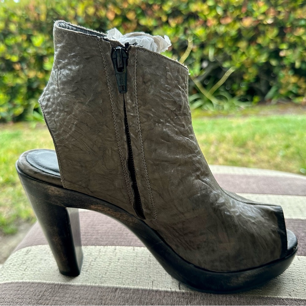 Salpy Hand sewn Peep-Toe Ankle Boots softest leather